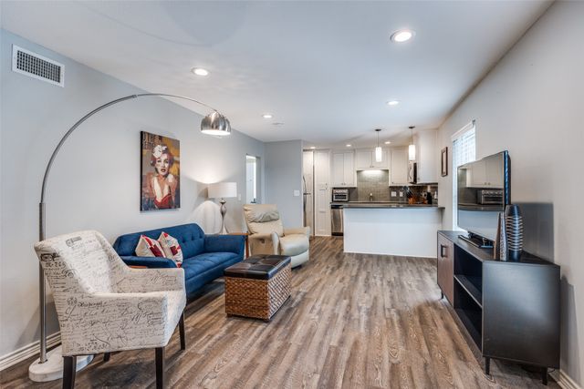 5326 Fleetwood Oaks Avenue 147, Dallas, TX 75235