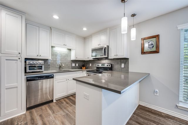 5326 Fleetwood Oaks Avenue 147, Dallas, TX 75235