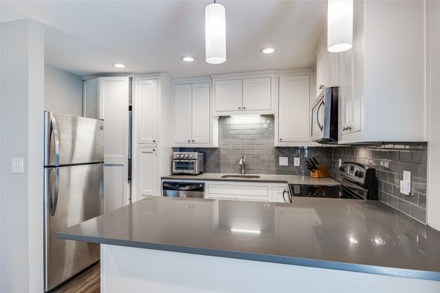 5326 Fleetwood Oaks Avenue 147, Dallas, TX 75235