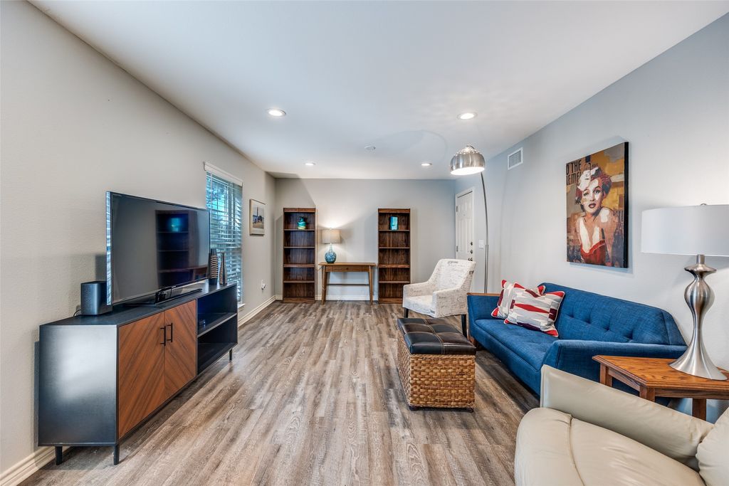 5326 Fleetwood Oaks Avenue 147, Dallas, TX 75235