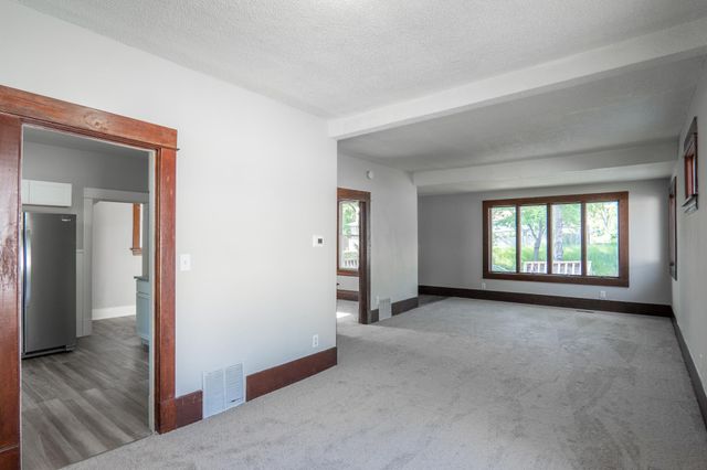 188 Wyoming Street E, Saint Paul, MN 55107