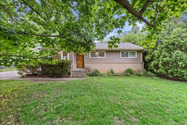 7830 N Link PLACE, Milwaukee, WI 53223