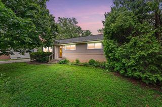 7830 N Link PLACE, Milwaukee, WI 53223