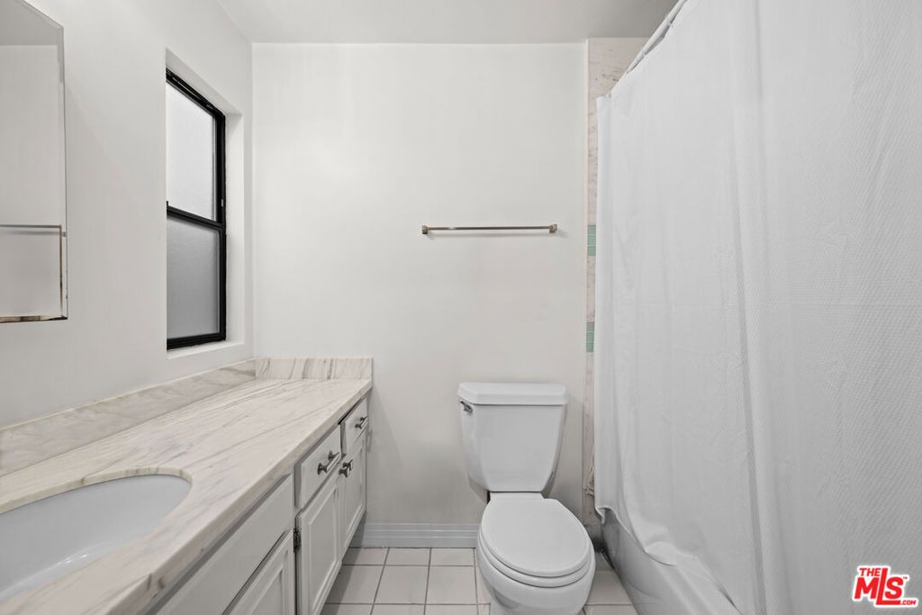 Image 10 of property listing at 939 15th Street 9, Santa Monica, CA 90403