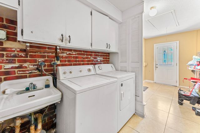 315 SW 12th Avenue, Boynton Beach, FL 33435