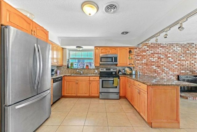 315 SW 12th Avenue, Boynton Beach, FL 33435