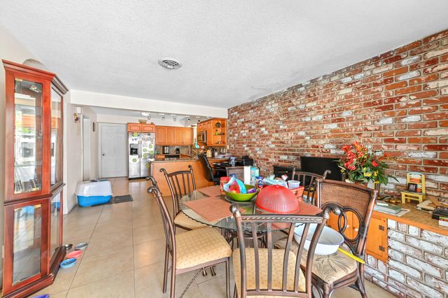 315 SW 12th Avenue, Boynton Beach, FL 33435