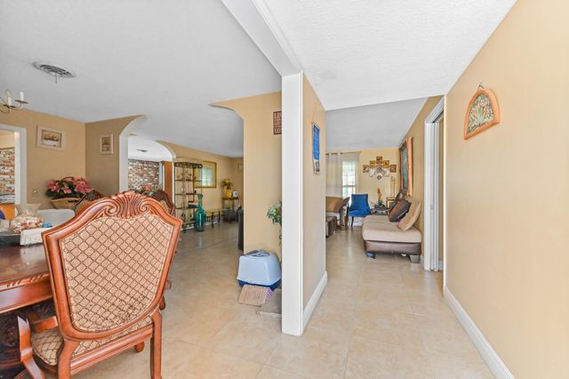 315 SW 12th Avenue, Boynton Beach, FL 33435