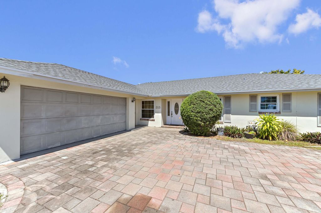 315 SW 12th Avenue, Boynton Beach, FL 33435