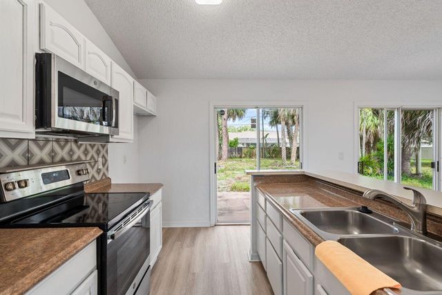 349 Hammock Road SE, Palm Bay, FL 32909