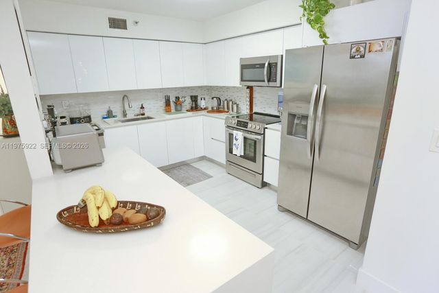 3530 Mystic Pointe Drive 2807, Aventura, FL 33180