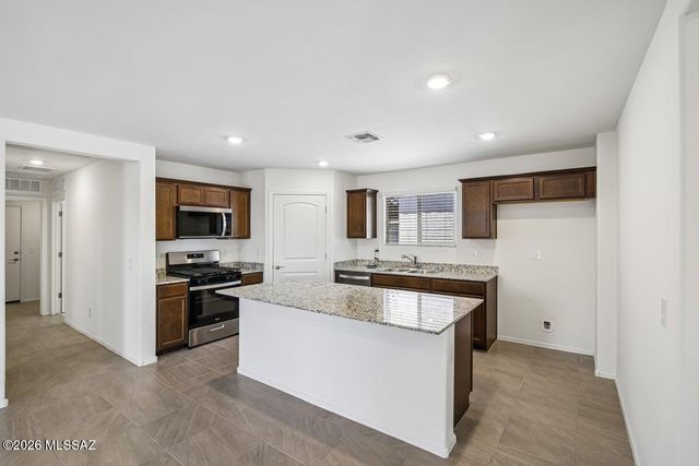 12382 N Bella Victoria Road, Marana, AZ 85658