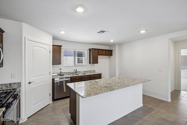 12382 N Bella Victoria Road, Marana, AZ 85658