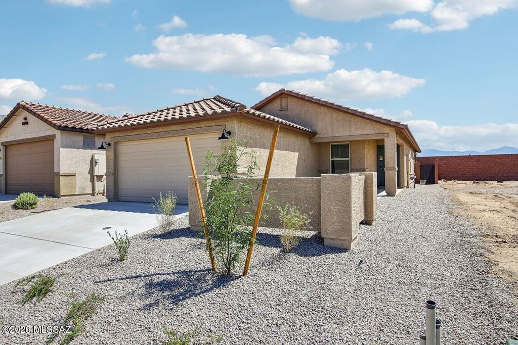 12382 N Bella Victoria Road, Marana, AZ 85658