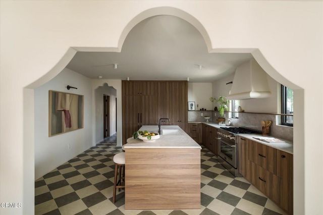 3231 Garden Avenue, Los Angeles, CA 90039