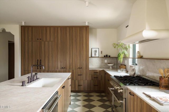 3231 Garden Avenue, Los Angeles, CA 90039