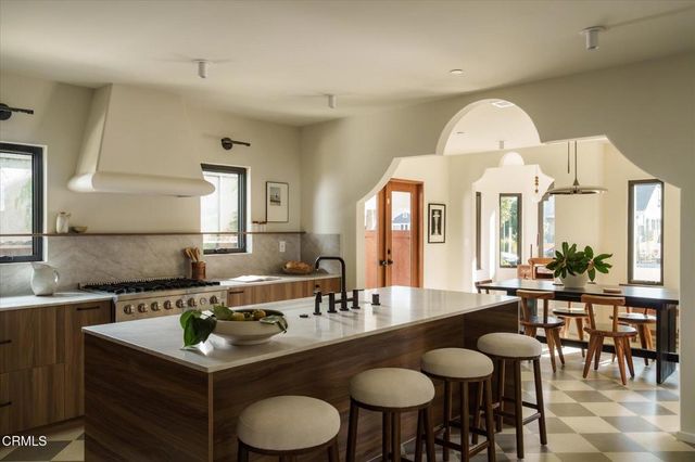 3231 Garden Avenue, Los Angeles, CA 90039