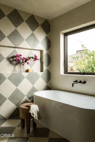 3231 Garden Avenue, Los Angeles, CA 90039