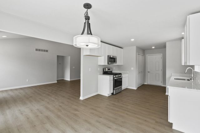 31421 Augusta Drive 76, Romulus, MI 48174