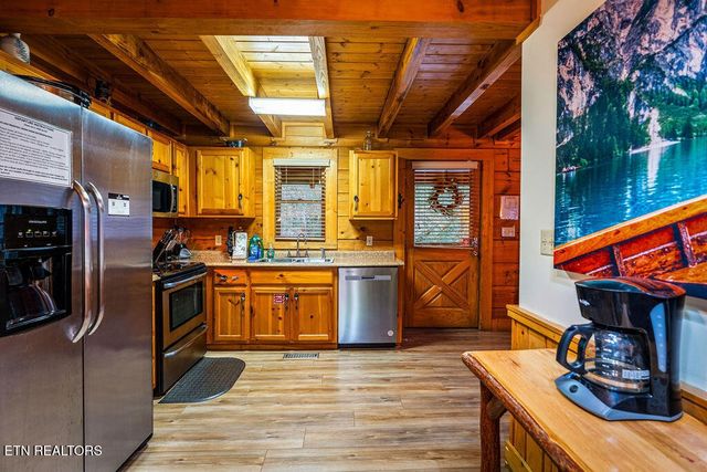 714 Aerie Way, Pigeon Forge, TN 37863