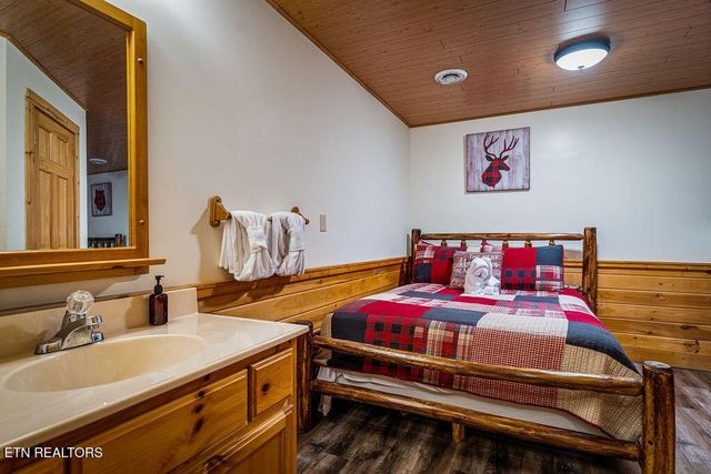 714 Aerie Way, Pigeon Forge, TN 37863