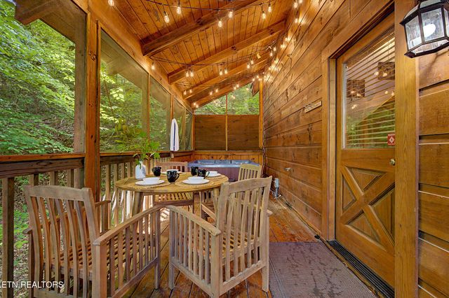 714 Aerie Way, Pigeon Forge, TN 37863