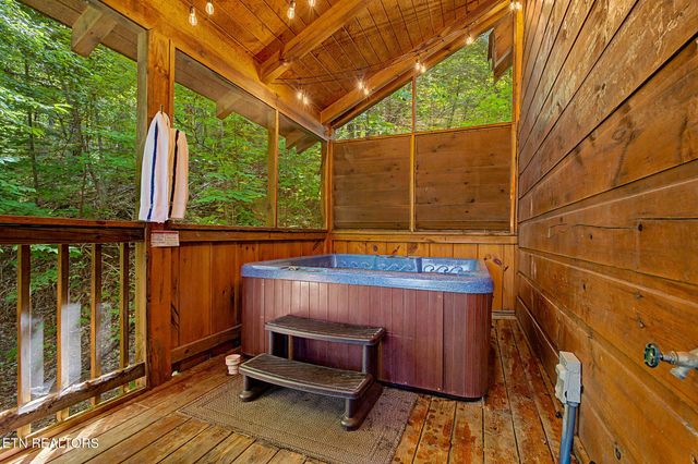 714 Aerie Way, Pigeon Forge, TN 37863