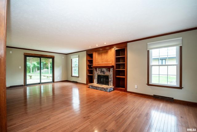6729 N Mount Hawley Road, Peoria, IL 61614