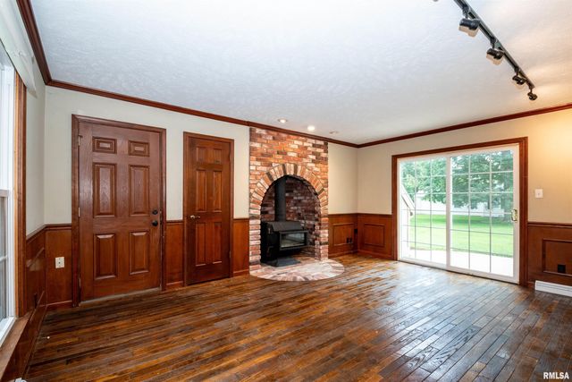 6729 N Mount Hawley Road, Peoria, IL 61614