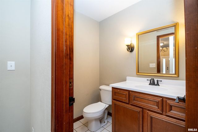 6729 N Mount Hawley Road, Peoria, IL 61614