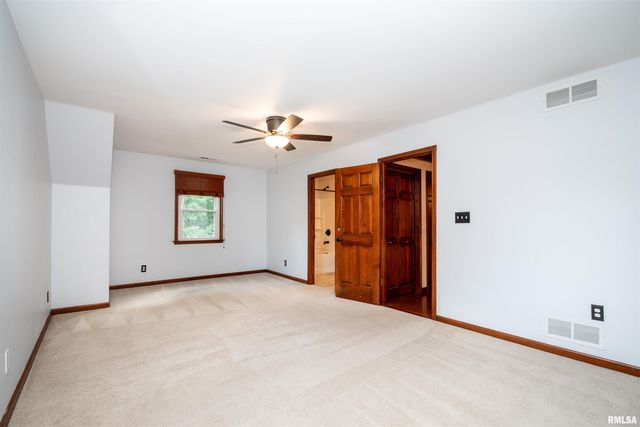 6729 N Mount Hawley Road, Peoria, IL 61614
