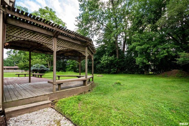 6729 N Mount Hawley Road, Peoria, IL 61614