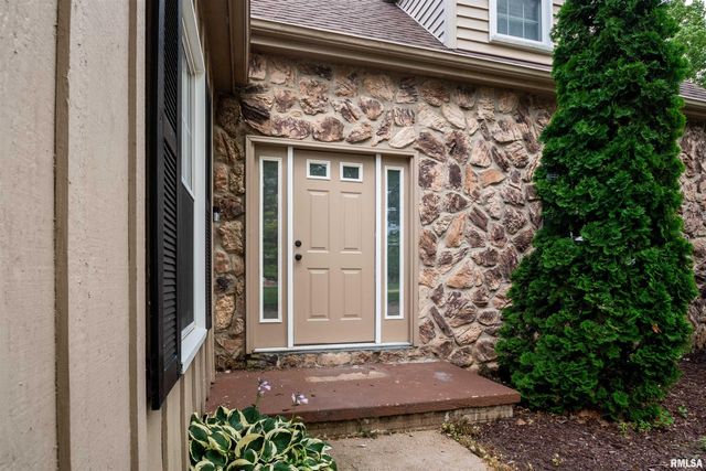6729 N Mount Hawley Road, Peoria, IL 61614