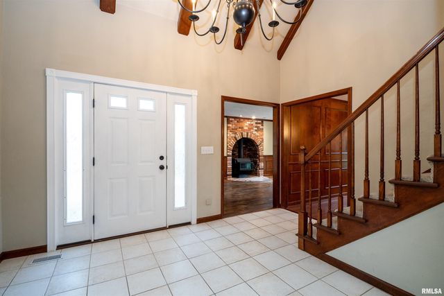 6729 N Mount Hawley Road, Peoria, IL 61614