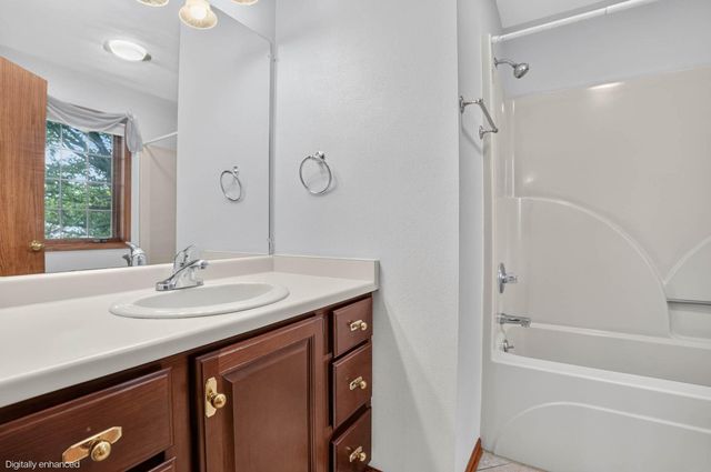 1952 Audubon Drive, Waterloo, IA 50701
