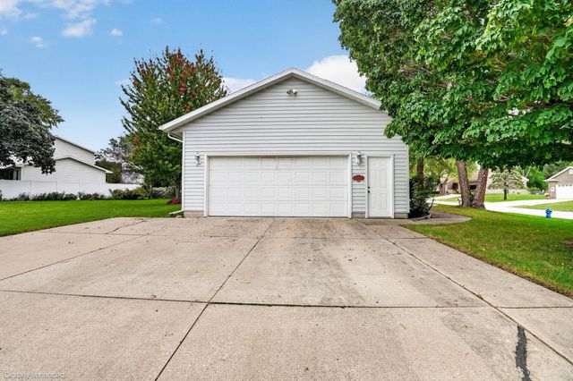 1952 Audubon Drive, Waterloo, IA 50701