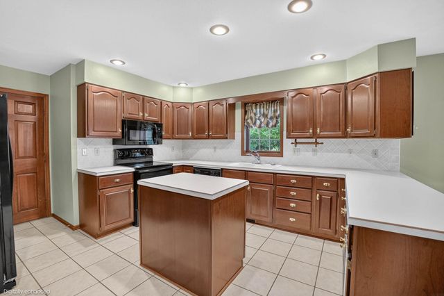1952 Audubon Drive, Waterloo, IA 50701