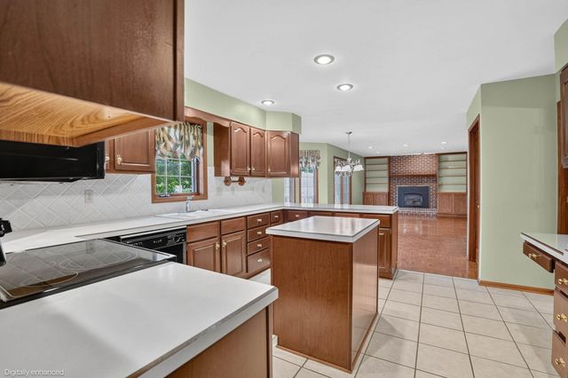 1952 Audubon Drive, Waterloo, IA 50701