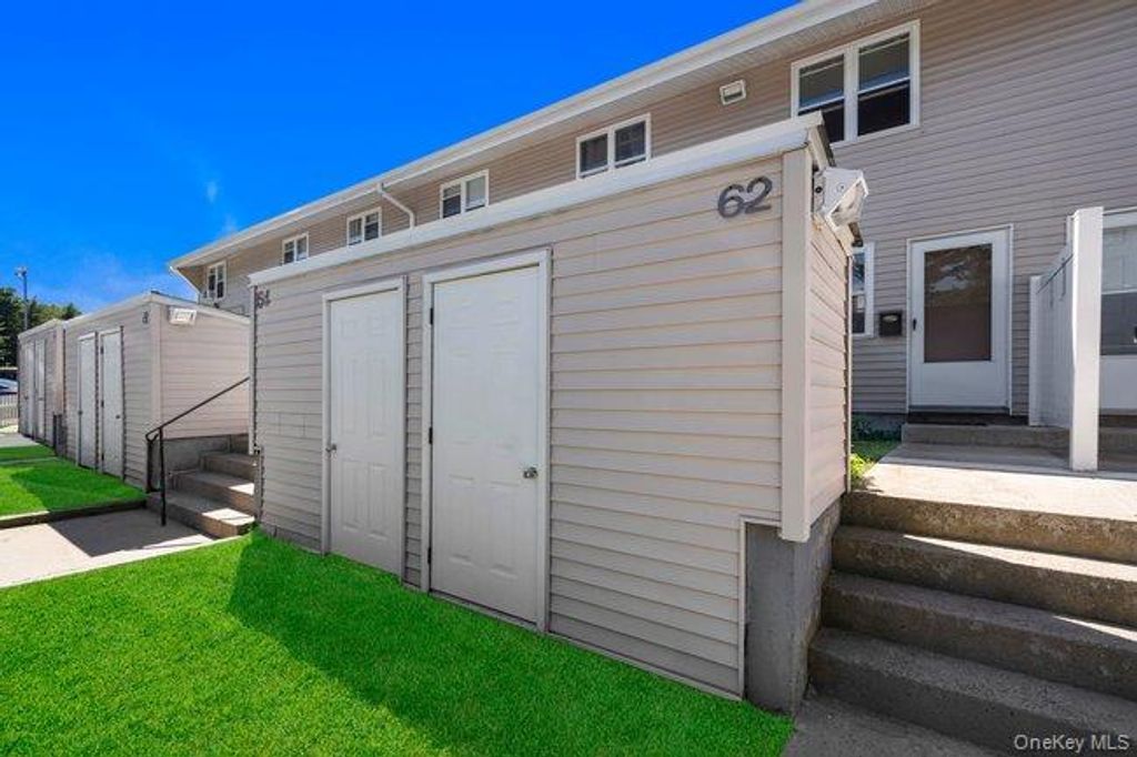 62 Townhouse Road N 62, Huntington Station, NY 11746 — exterior