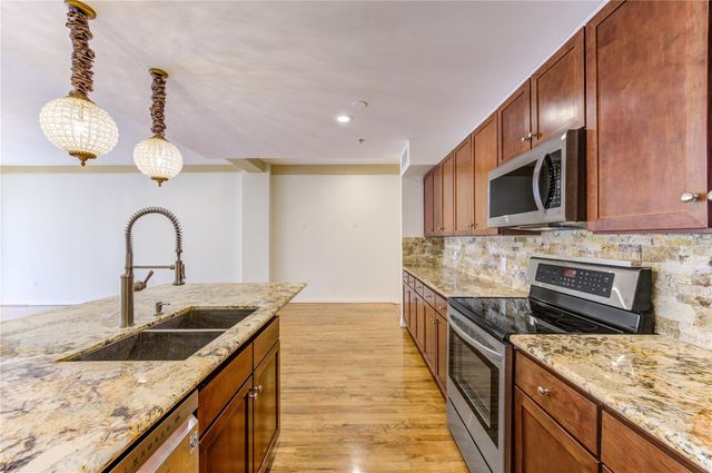 917 Main Street 1005, Houston, TX 77002