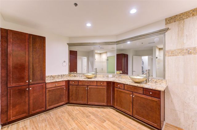 917 Main Street 1005, Houston, TX 77002