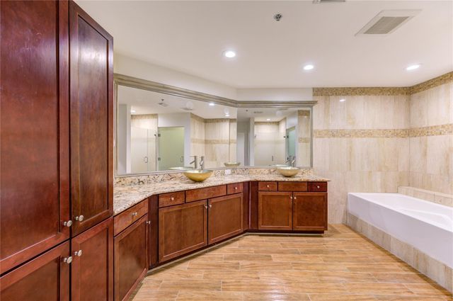 917 Main Street 1005, Houston, TX 77002