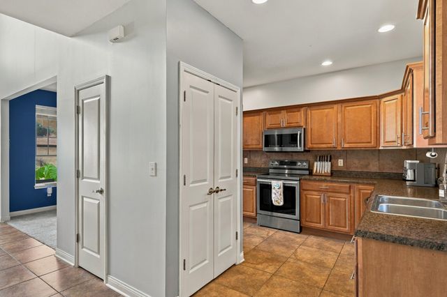 3700 MAMBA DR, Columbia, MO 65202