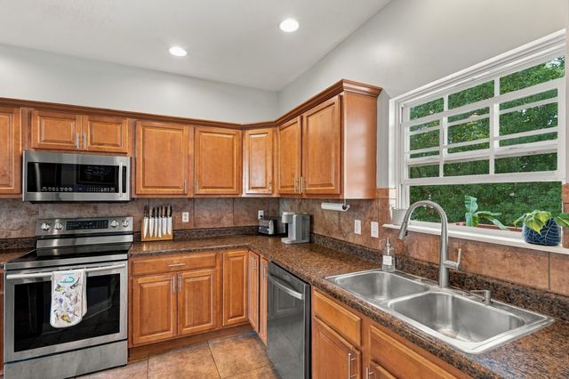 3700 MAMBA DR, Columbia, MO 65202