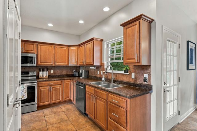 3700 MAMBA DR, Columbia, MO 65202
