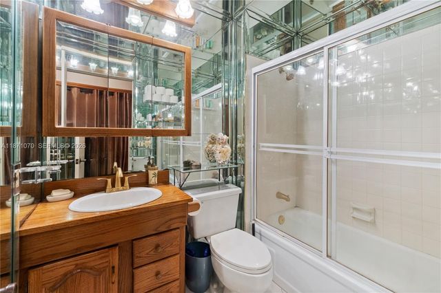 3260 Lakeview Dr, Pompano Beach, FL 33062