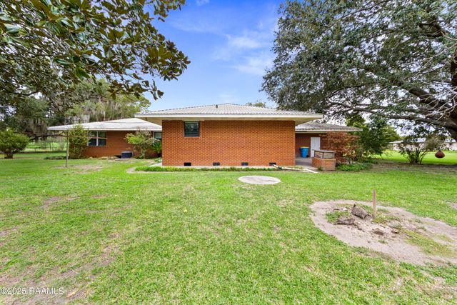 1060 Dupuis Road, Breaux Bridge, LA 70517