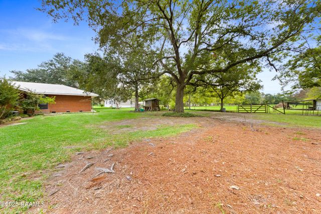 1060 Dupuis Road, Breaux Bridge, LA 70517