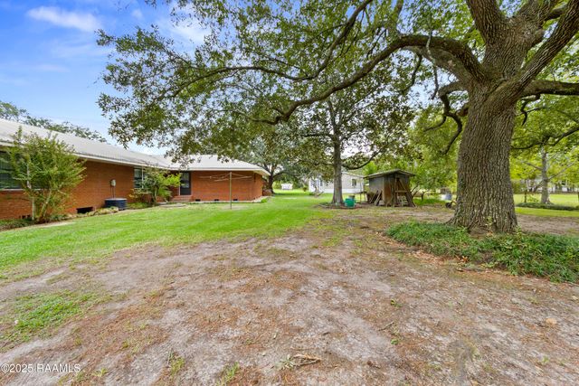 1060 Dupuis Road, Breaux Bridge, LA 70517