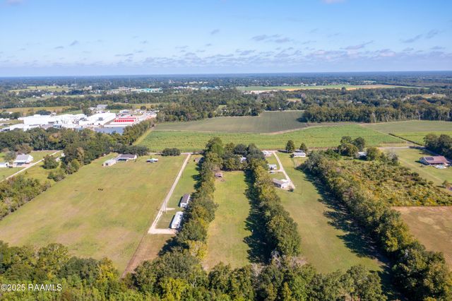 1060 Dupuis Road, Breaux Bridge, LA 70517